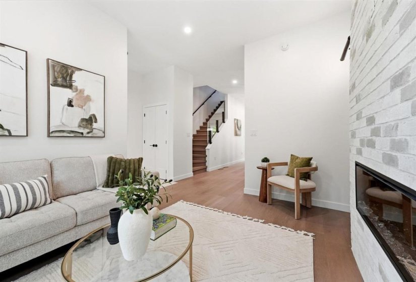 114 Lindsay, 4 Bedroom Bedrooms, 14 Room Rooms,3 BathroomBathrooms,Residential,For Sale,Lindsay,0