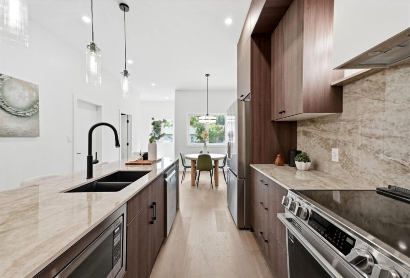 114 Lindsay, 4 Bedroom Bedrooms, 14 Room Rooms,3 BathroomBathrooms,Residential,For Sale,Lindsay,0