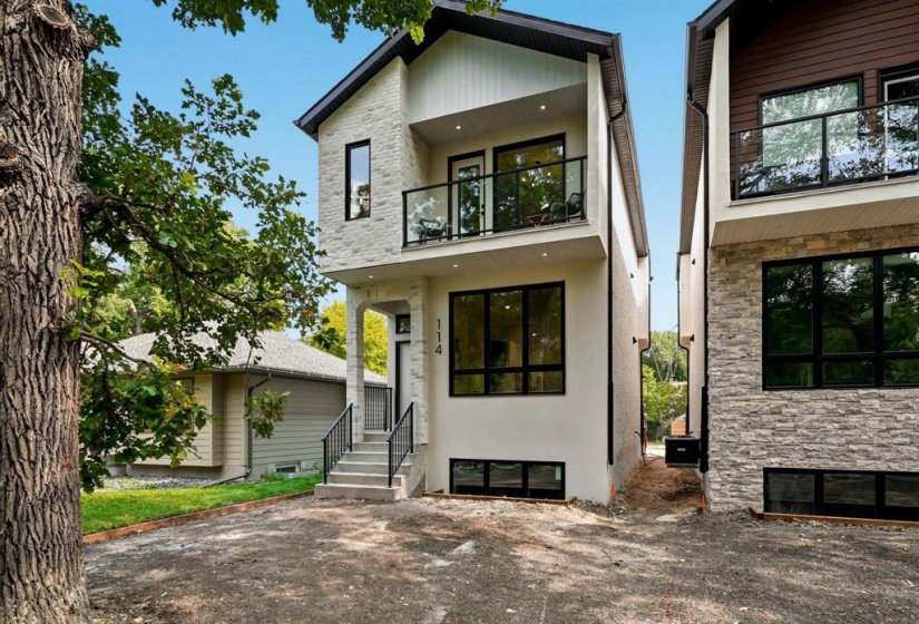 114 Lindsay, 4 Bedroom Bedrooms, 14 Room Rooms,3 BathroomBathrooms,Residential,For Sale,Lindsay,0