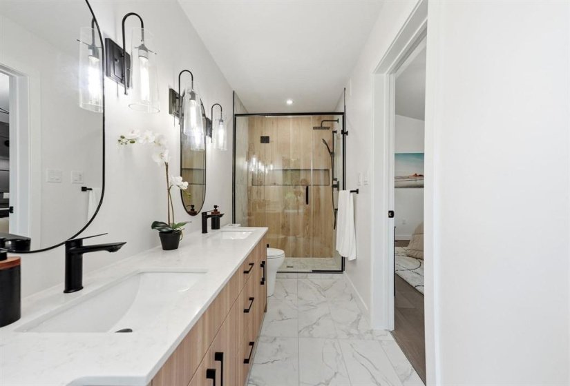 114 Lindsay, 4 Bedroom Bedrooms, 14 Room Rooms,3 BathroomBathrooms,Residential,For Sale,Lindsay,0