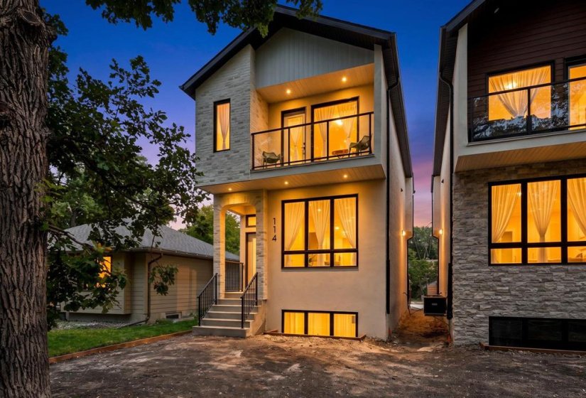 114 Lindsay, 4 Bedroom Bedrooms, 14 Room Rooms,3 BathroomBathrooms,Residential,For Sale,Lindsay,0
