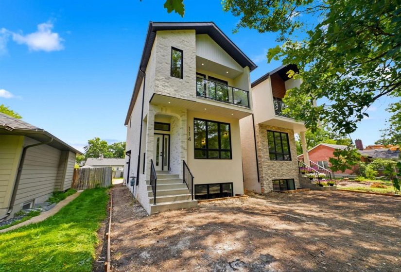 114 Lindsay, 4 Bedroom Bedrooms, 14 Room Rooms,3 BathroomBathrooms,Residential,For Sale,Lindsay,0