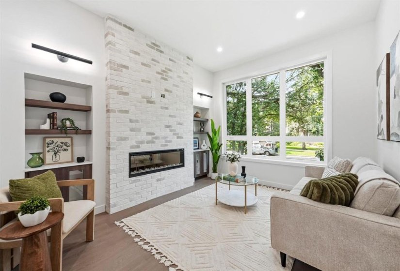 114 Lindsay, 4 Bedroom Bedrooms, 14 Room Rooms,3 BathroomBathrooms,Residential,For Sale,Lindsay,0
