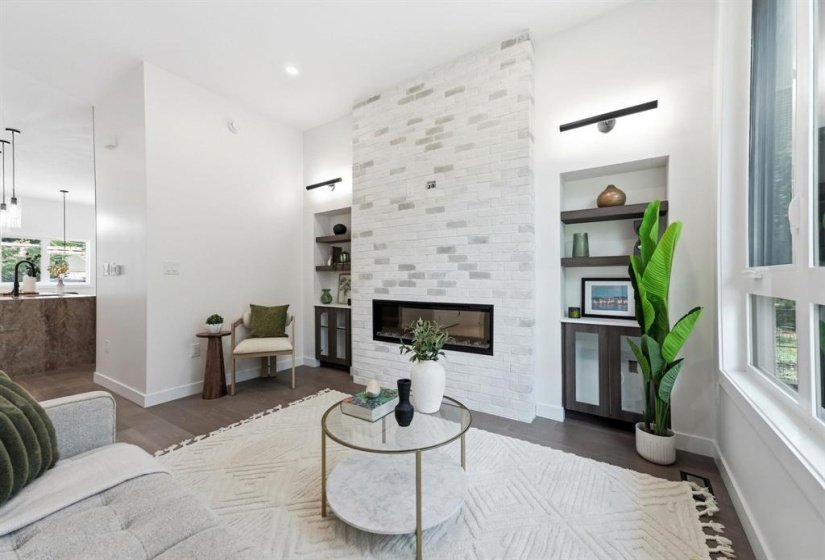 114 Lindsay, 4 Bedroom Bedrooms, 14 Room Rooms,3 BathroomBathrooms,Residential,For Sale,Lindsay,0