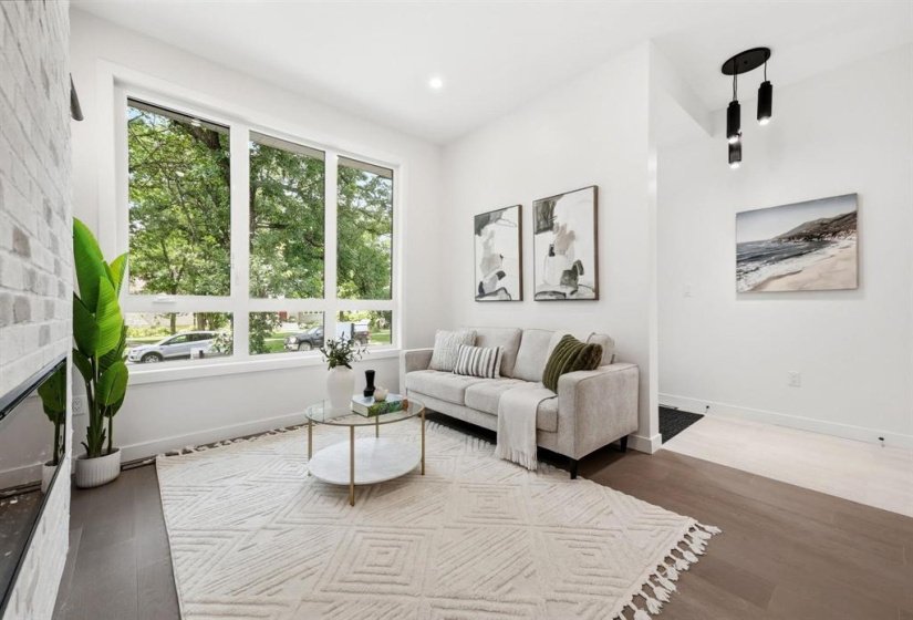114 Lindsay, 4 Bedroom Bedrooms, 14 Room Rooms,3 BathroomBathrooms,Residential,For Sale,Lindsay,0