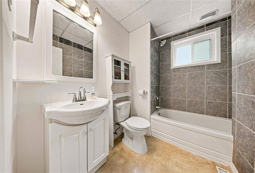 616 Greenwood, 3 Bedroom Bedrooms, 12 Room Rooms,2 BathroomBathrooms,Residential,For Sale,Greenwood,0