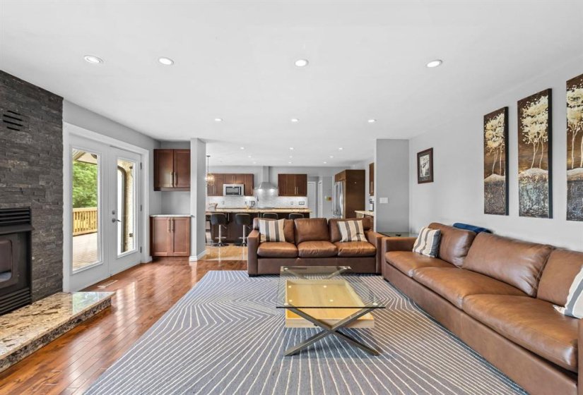 1556 Leclaire, 4 Bedroom Bedrooms, 19 Room Rooms,3 BathroomBathrooms,Residential,For Sale,Leclaire,0