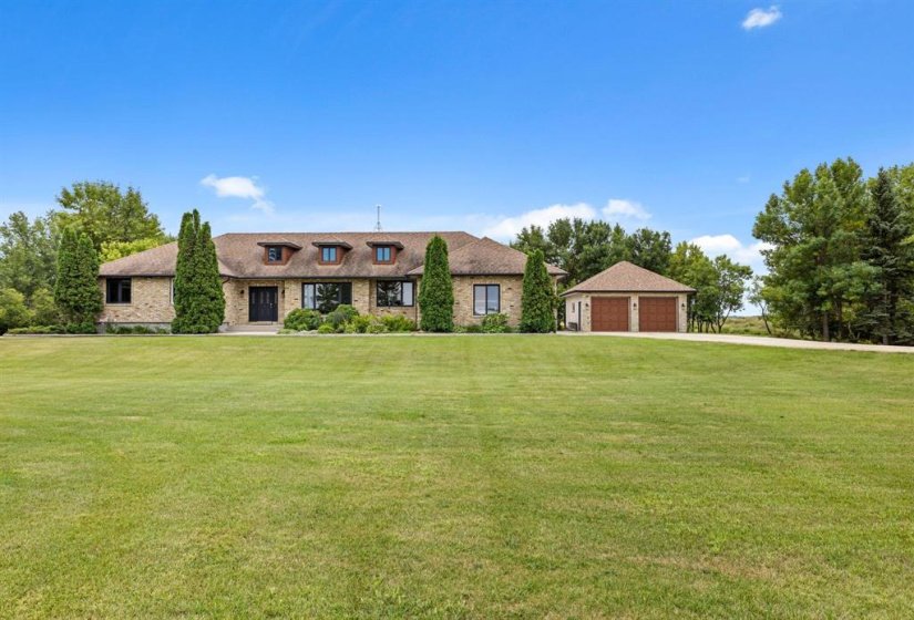 1556 Leclaire, 4 Bedroom Bedrooms, 19 Room Rooms,3 BathroomBathrooms,Residential,For Sale,Leclaire,0