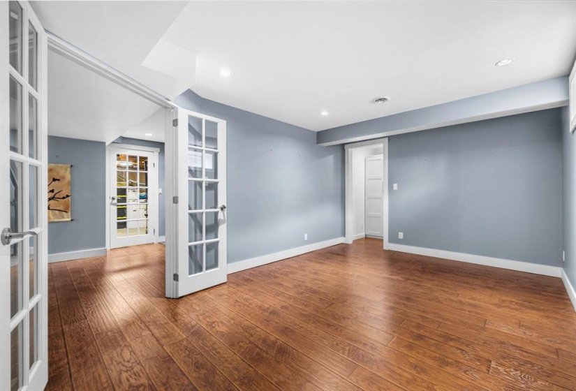 1556 Leclaire, 4 Bedroom Bedrooms, 19 Room Rooms,3 BathroomBathrooms,Residential,For Sale,Leclaire,0