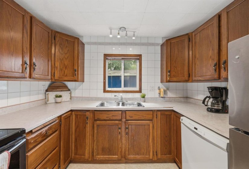 97 Bonneteau, 3 Bedroom Bedrooms, 8 Room Rooms,1 BathroomBathrooms,Residential,For Sale,Bonneteau,0