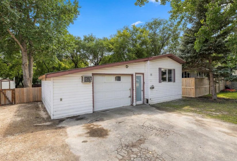 97 Bonneteau, 3 Bedroom Bedrooms, 8 Room Rooms,1 BathroomBathrooms,Residential,For Sale,Bonneteau,0