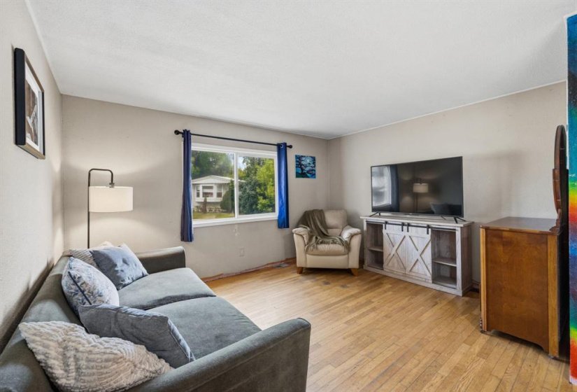 97 Bonneteau, 3 Bedroom Bedrooms, 8 Room Rooms,1 BathroomBathrooms,Residential,For Sale,Bonneteau,0