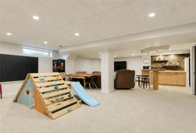 139 MORRISON, 3 Bedroom Bedrooms, 15 Room Rooms,3 BathroomBathrooms,Residential,For Sale,MORRISON,0