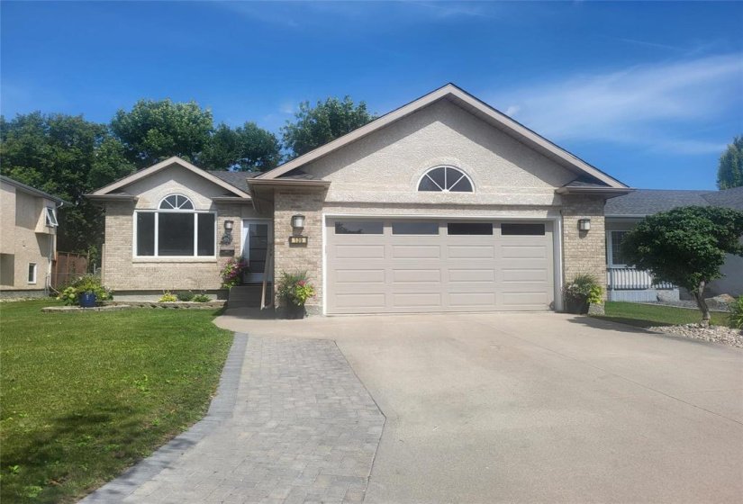 139 MORRISON, 3 Bedroom Bedrooms, 15 Room Rooms,3 BathroomBathrooms,Residential,For Sale,MORRISON,0