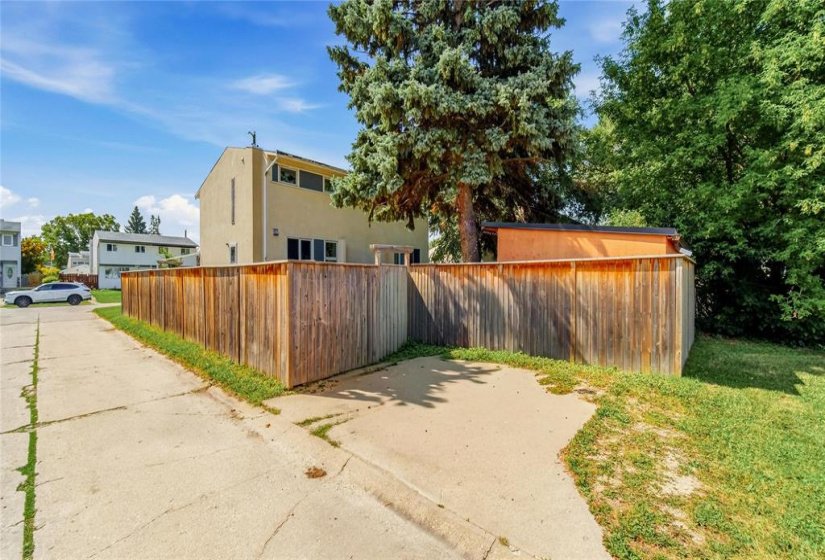 16 Berkshire, 3 Bedroom Bedrooms, 8 Room Rooms,1 BathroomBathrooms,Residential,For Sale,Berkshire,0