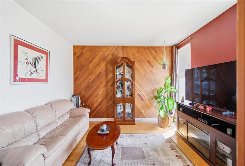 16 Berkshire, 3 Bedroom Bedrooms, 8 Room Rooms,1 BathroomBathrooms,Residential,For Sale,Berkshire,0