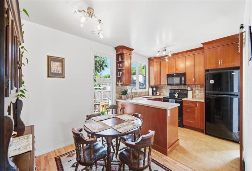 16 Berkshire, 3 Bedroom Bedrooms, 8 Room Rooms,1 BathroomBathrooms,Residential,For Sale,Berkshire,0