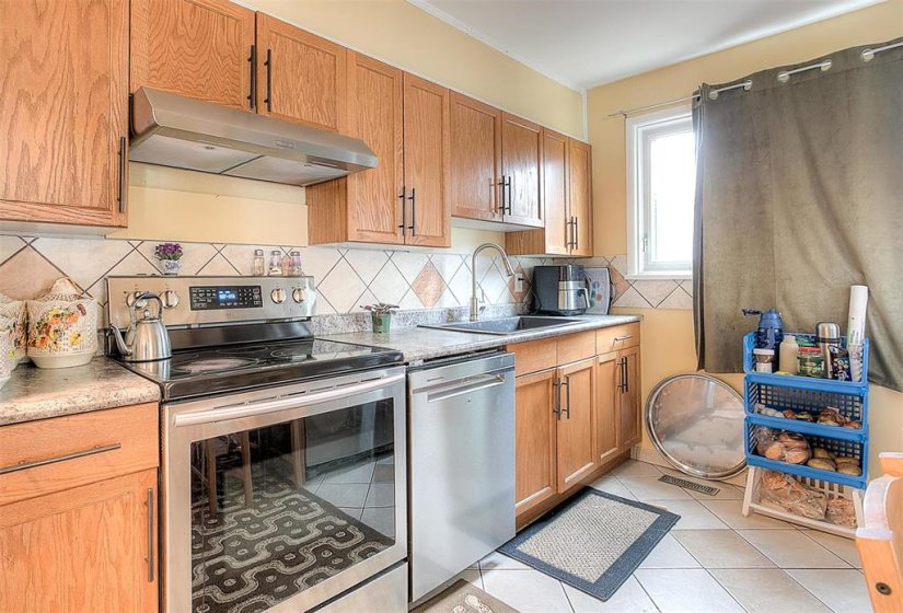 568 Johnson, 5 Bedroom Bedrooms, 15 Room Rooms,2 BathroomBathrooms,Residential,For Sale,Johnson,0