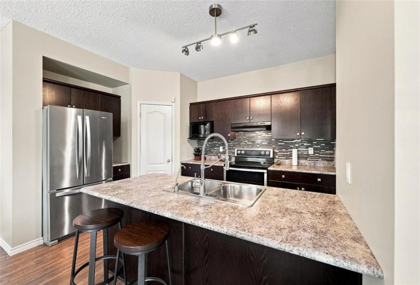99 Linden Lake, 3 Bedroom Bedrooms, 10 Room Rooms,2 BathroomBathrooms,Residential,For Sale,Linden Lake,0