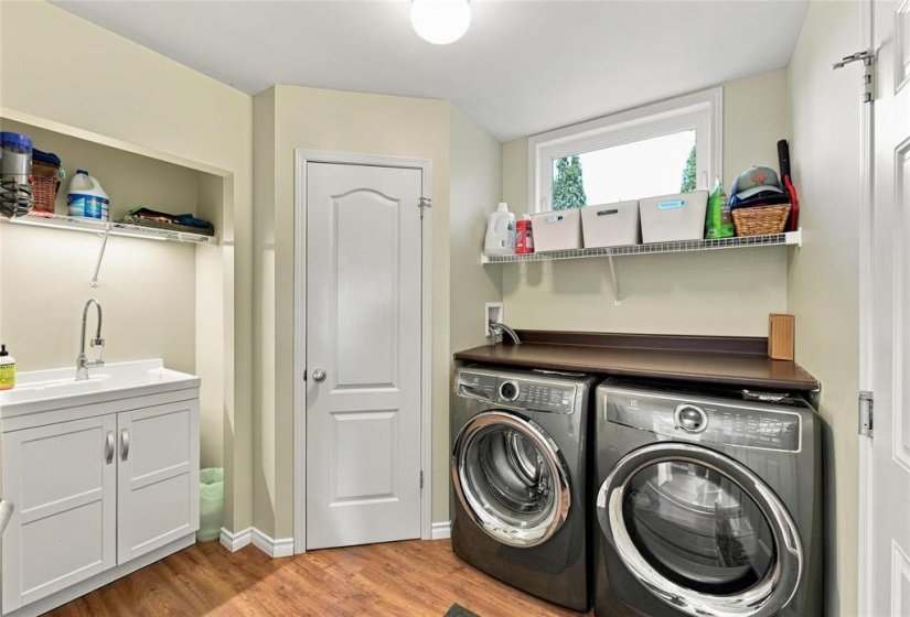 99 Linden Lake, 3 Bedroom Bedrooms, 10 Room Rooms,2 BathroomBathrooms,Residential,For Sale,Linden Lake,0