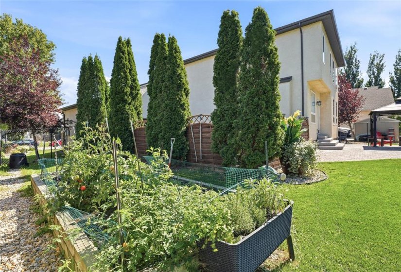 99 Linden Lake, 3 Bedroom Bedrooms, 10 Room Rooms,2 BathroomBathrooms,Residential,For Sale,Linden Lake,0