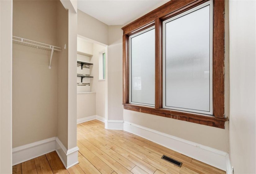 120 Lenore, 4 Bedroom Bedrooms, 13 Room Rooms,2 BathroomBathrooms,Residential,For Sale,Lenore,0
