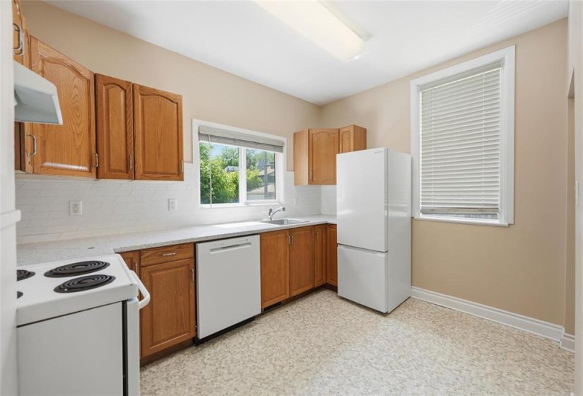 120 Lenore, 4 Bedroom Bedrooms, 13 Room Rooms,2 BathroomBathrooms,Residential,For Sale,Lenore,0