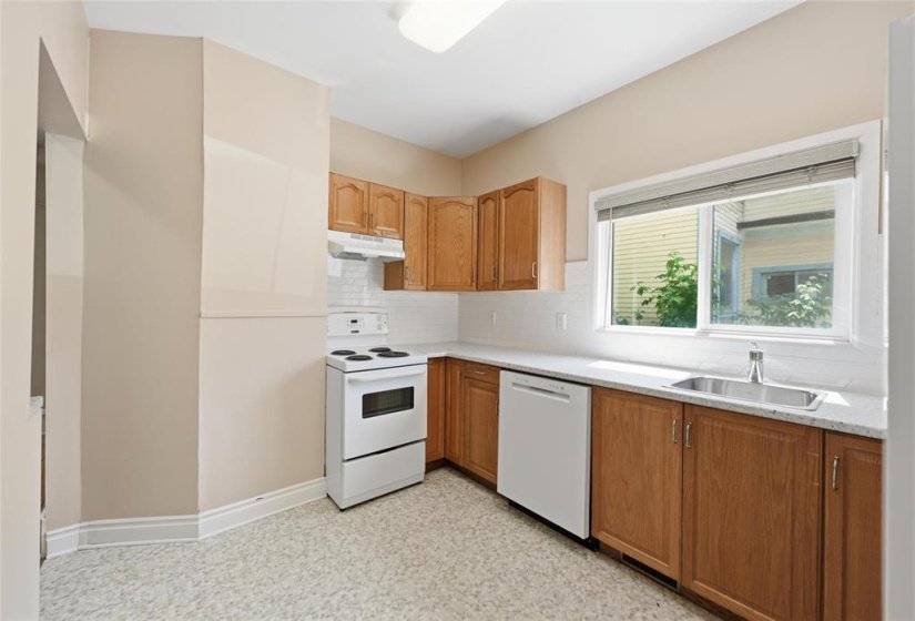 120 Lenore, 4 Bedroom Bedrooms, 13 Room Rooms,2 BathroomBathrooms,Residential,For Sale,Lenore,0