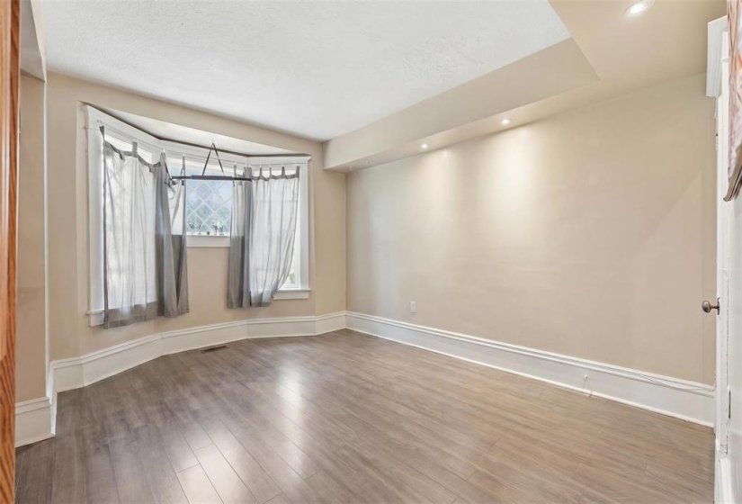 120 Lenore, 4 Bedroom Bedrooms, 13 Room Rooms,2 BathroomBathrooms,Residential,For Sale,Lenore,0