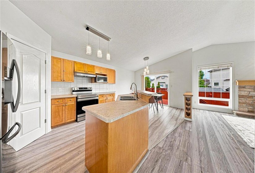 27 Evelyne Reese, 5 Bedroom Bedrooms, 13 Room Rooms,2 BathroomBathrooms,Residential,For Sale,Evelyne Reese,0