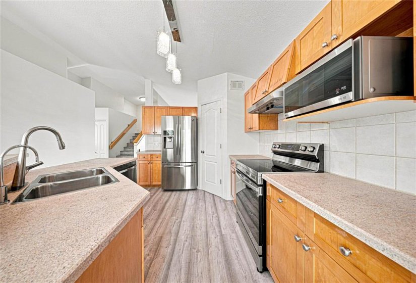 27 Evelyne Reese, 5 Bedroom Bedrooms, 13 Room Rooms,2 BathroomBathrooms,Residential,For Sale,Evelyne Reese,0