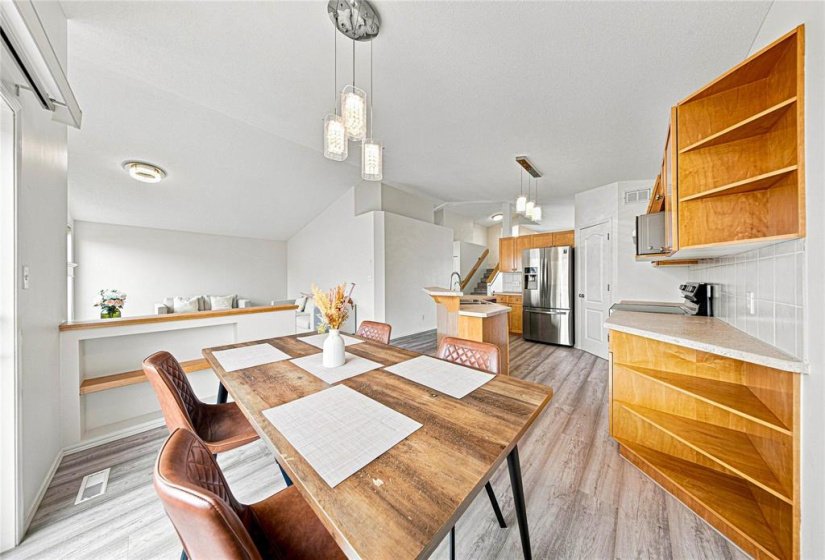 27 Evelyne Reese, 5 Bedroom Bedrooms, 13 Room Rooms,2 BathroomBathrooms,Residential,For Sale,Evelyne Reese,0
