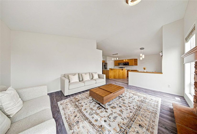 27 Evelyne Reese, 5 Bedroom Bedrooms, 13 Room Rooms,2 BathroomBathrooms,Residential,For Sale,Evelyne Reese,0