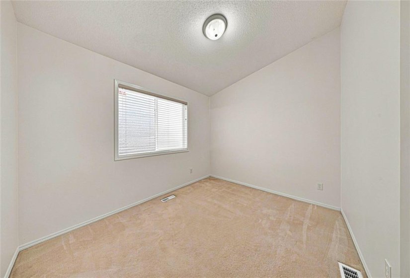 27 Evelyne Reese, 5 Bedroom Bedrooms, 13 Room Rooms,2 BathroomBathrooms,Residential,For Sale,Evelyne Reese,0