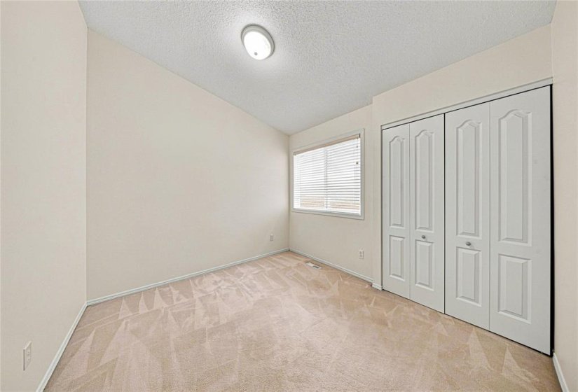 27 Evelyne Reese, 5 Bedroom Bedrooms, 13 Room Rooms,2 BathroomBathrooms,Residential,For Sale,Evelyne Reese,0