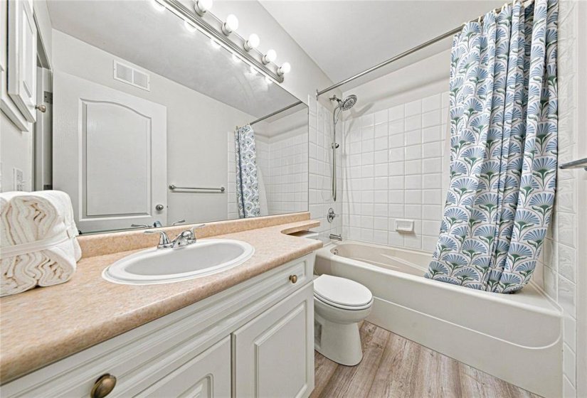 27 Evelyne Reese, 5 Bedroom Bedrooms, 13 Room Rooms,2 BathroomBathrooms,Residential,For Sale,Evelyne Reese,0