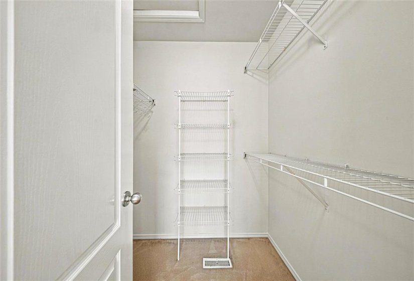 27 Evelyne Reese, 5 Bedroom Bedrooms, 13 Room Rooms,2 BathroomBathrooms,Residential,For Sale,Evelyne Reese,0