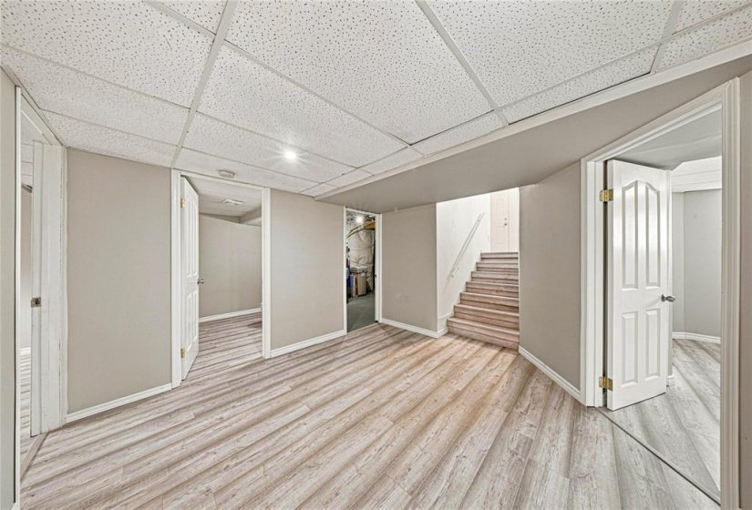27 Evelyne Reese, 5 Bedroom Bedrooms, 13 Room Rooms,2 BathroomBathrooms,Residential,For Sale,Evelyne Reese,0