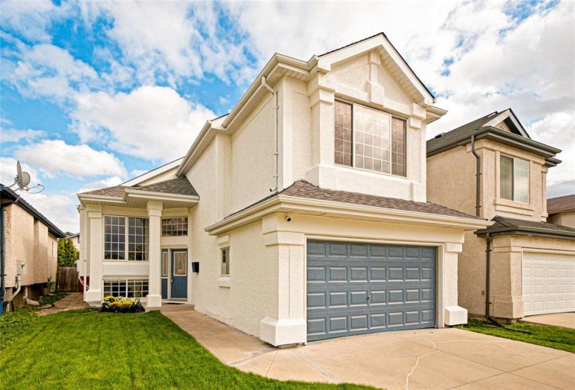 27 Evelyne Reese, 5 Bedroom Bedrooms, 13 Room Rooms,2 BathroomBathrooms,Residential,For Sale,Evelyne Reese,0