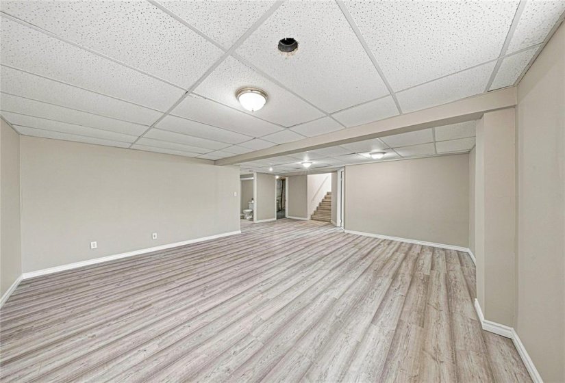 27 Evelyne Reese, 5 Bedroom Bedrooms, 13 Room Rooms,2 BathroomBathrooms,Residential,For Sale,Evelyne Reese,0