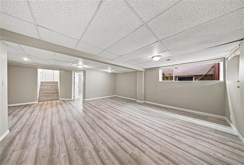 27 Evelyne Reese, 5 Bedroom Bedrooms, 13 Room Rooms,2 BathroomBathrooms,Residential,For Sale,Evelyne Reese,0