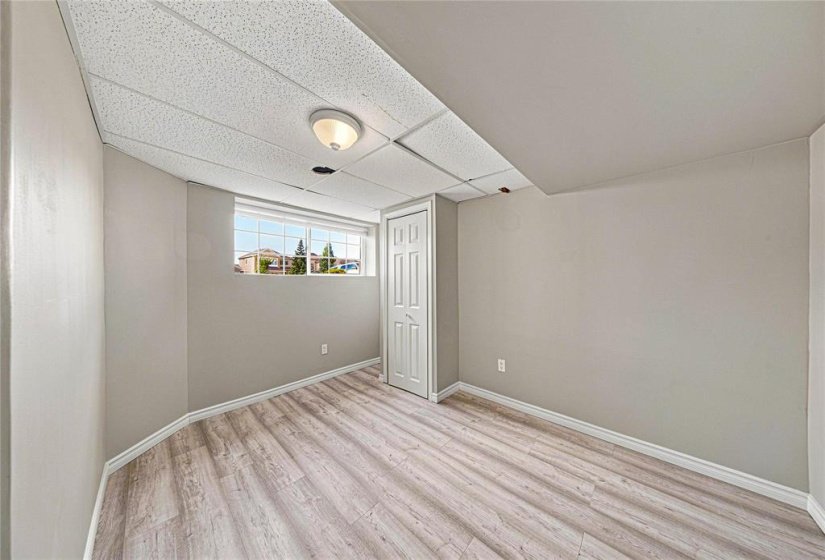 27 Evelyne Reese, 5 Bedroom Bedrooms, 13 Room Rooms,2 BathroomBathrooms,Residential,For Sale,Evelyne Reese,0