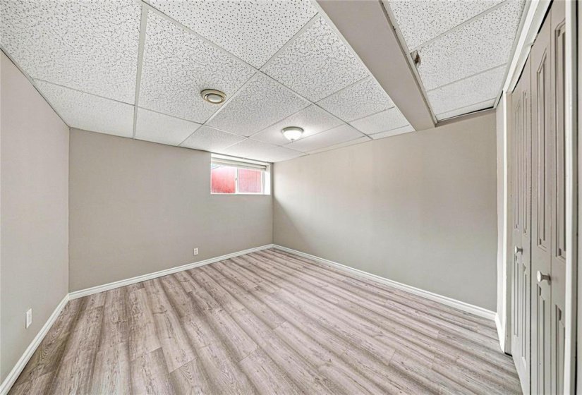 27 Evelyne Reese, 5 Bedroom Bedrooms, 13 Room Rooms,2 BathroomBathrooms,Residential,For Sale,Evelyne Reese,0