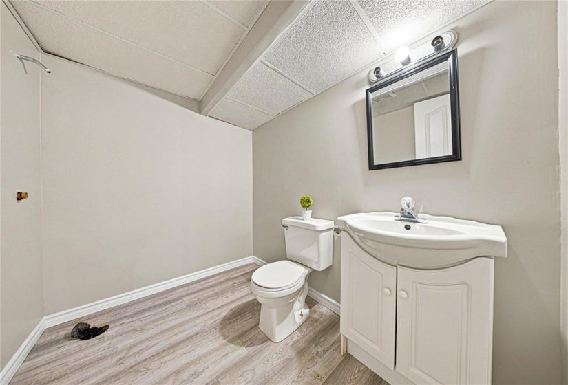 27 Evelyne Reese, 5 Bedroom Bedrooms, 13 Room Rooms,2 BathroomBathrooms,Residential,For Sale,Evelyne Reese,0
