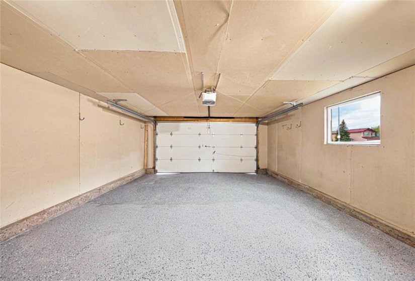 27 Evelyne Reese, 5 Bedroom Bedrooms, 13 Room Rooms,2 BathroomBathrooms,Residential,For Sale,Evelyne Reese,0