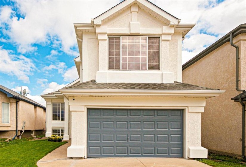 27 Evelyne Reese, 5 Bedroom Bedrooms, 13 Room Rooms,2 BathroomBathrooms,Residential,For Sale,Evelyne Reese,0
