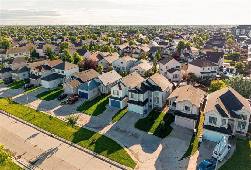 27 Evelyne Reese, 5 Bedroom Bedrooms, 13 Room Rooms,2 BathroomBathrooms,Residential,For Sale,Evelyne Reese,0