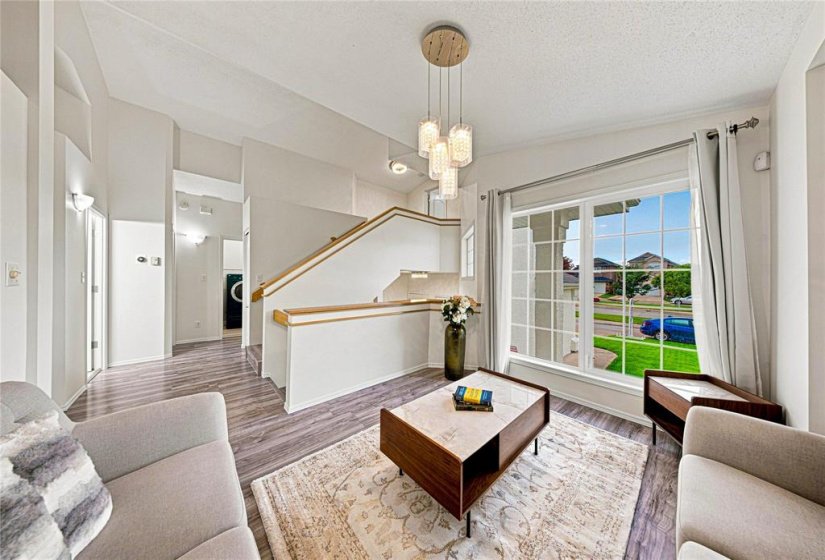 27 Evelyne Reese, 5 Bedroom Bedrooms, 13 Room Rooms,2 BathroomBathrooms,Residential,For Sale,Evelyne Reese,0