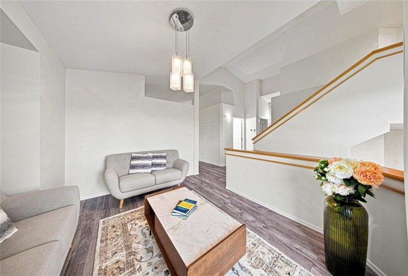 27 Evelyne Reese, 5 Bedroom Bedrooms, 13 Room Rooms,2 BathroomBathrooms,Residential,For Sale,Evelyne Reese,0