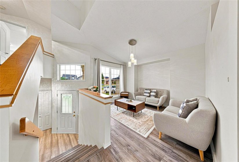 27 Evelyne Reese, 5 Bedroom Bedrooms, 13 Room Rooms,2 BathroomBathrooms,Residential,For Sale,Evelyne Reese,0